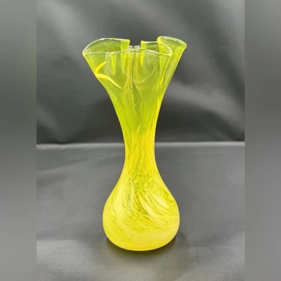 Vintage MCM Yellow Hand Blown Art Glass Vase Swirled Swung Ruffled Rim 7.5”T - Picture 1 of 8